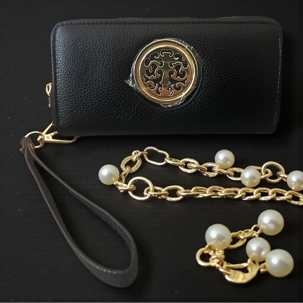Elegant Black Leather Wristlet with Double Zippers & Gold Accent New - Picture 15 of 15